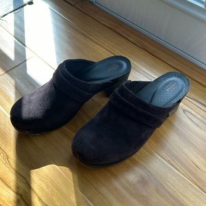 Womens Croc Mules Size 8